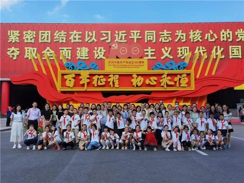 杭州：春运列车变身联欢舞台 多彩活动温暖旅客回家路